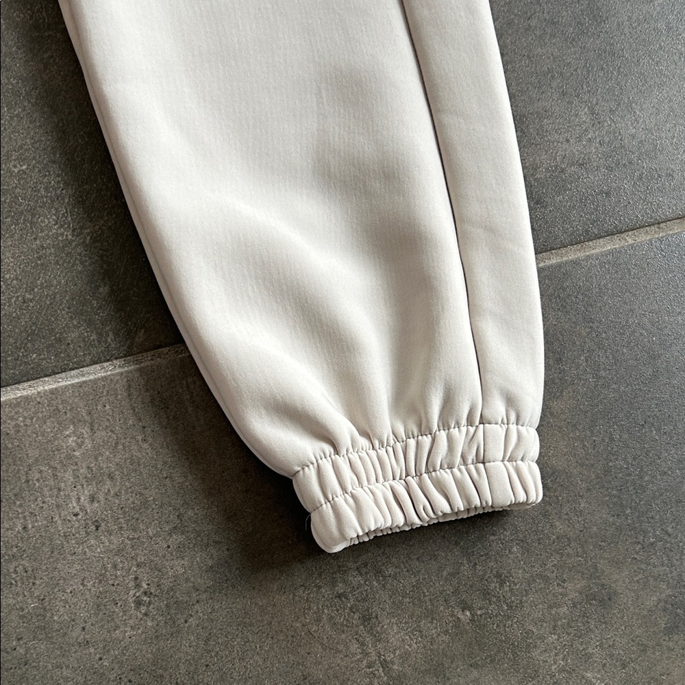 Off white, women’s Jogger Pants - Picture 5 of 9